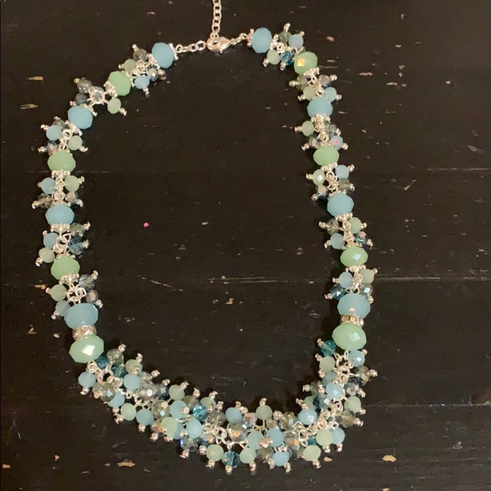 Short necklace, stones and crystals